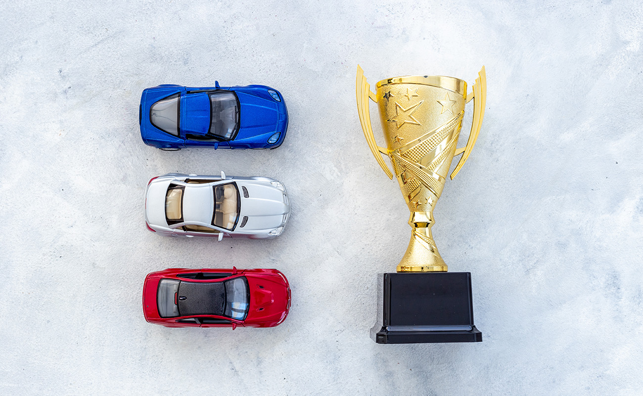 Award,Golden,Trophy,Cup,With,Car,Models,As,A,Symbol